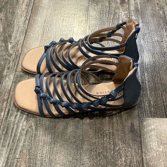 Journee Collection Navy and Tan Strappy Sandals Size 8.5 - Picture 2 of 12